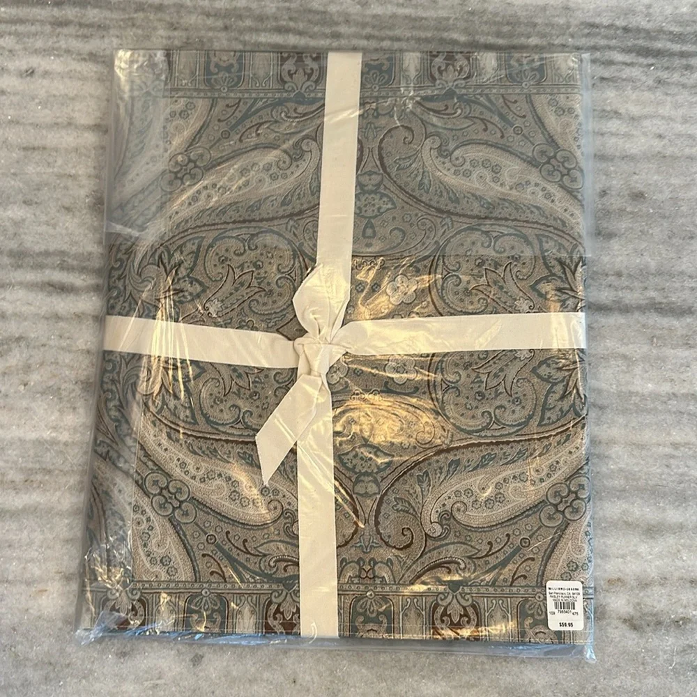 NEW Williams Sonoma Printed Paisley Table Runner, 16” by 108”
